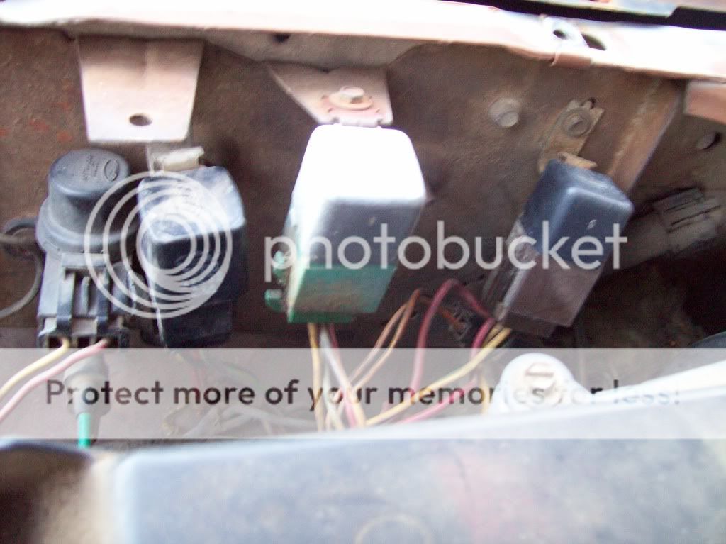 Xc barina fuel pump relay location
